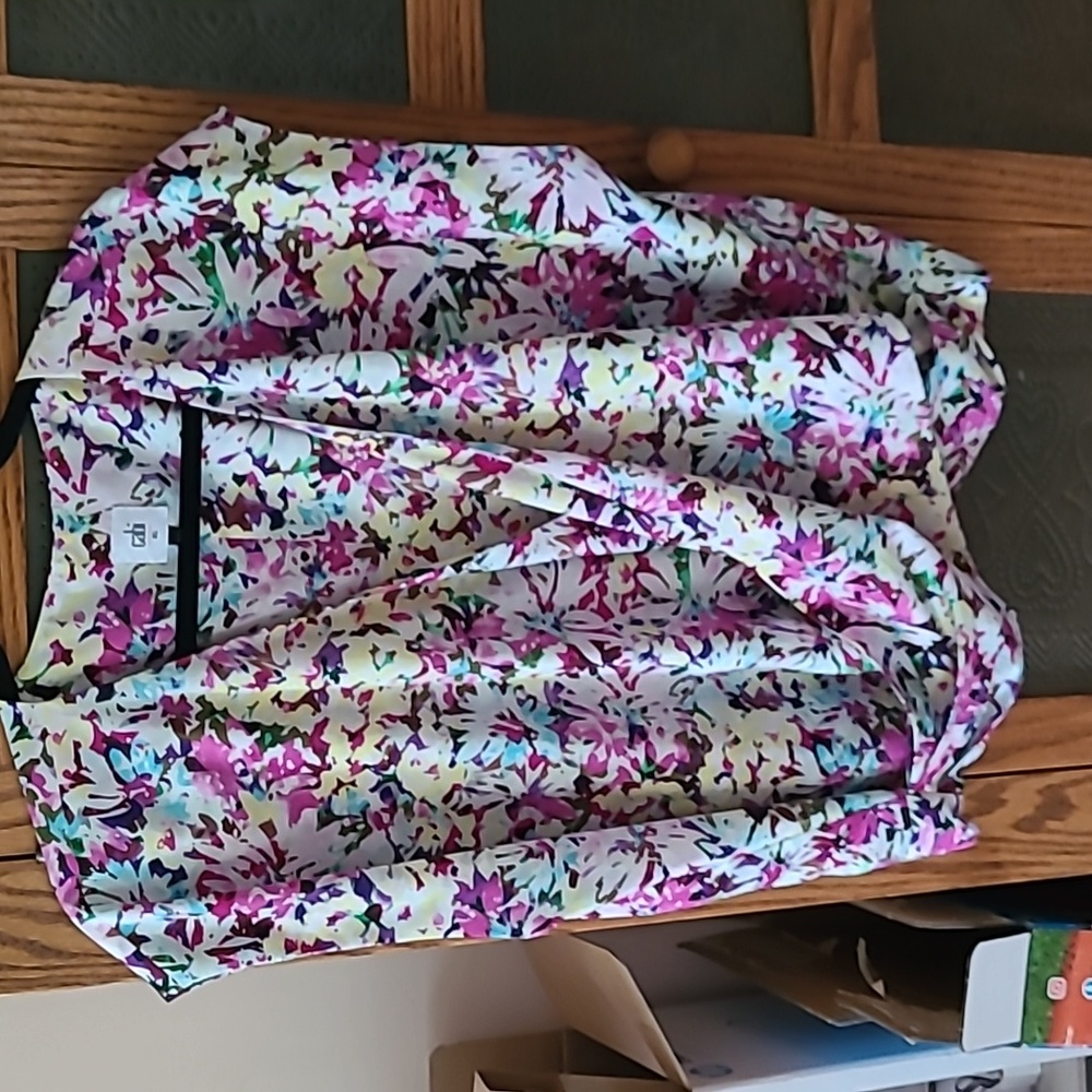 Cabi xl wrap around blouse front snap closure. Worn once. Slight cap sleeves